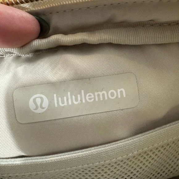 lululemon athletica Cream Crossbody Belt Bag - Picture 9 of 16